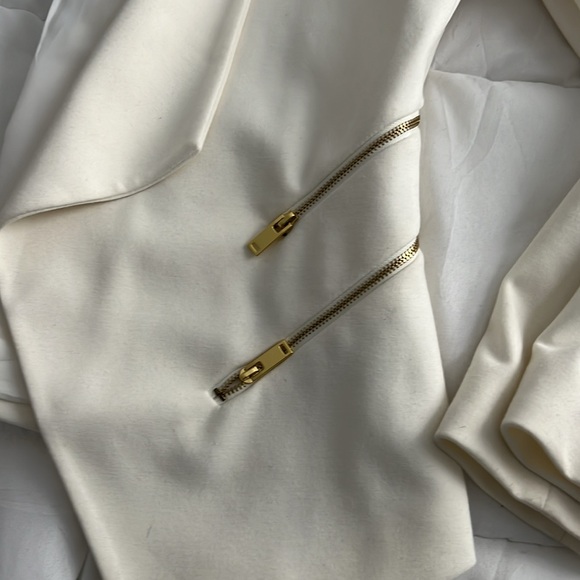 Women’s like new cream blazer with gold embellishment - size; MED - Picture 5 of 6